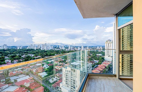 Tumba Vieja Apartamento | w Prestigious 2BR w Perfect Balcony View