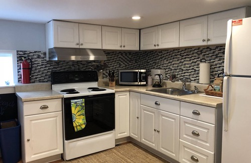 West Seattle Casa | W. Seattle Beach Hideout. Relaxing, Private, wifi. Msg host for 30 day special!