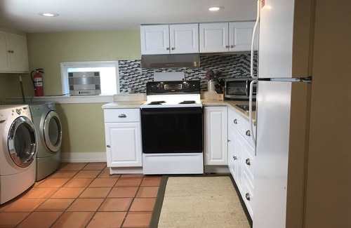 West Seattle Casa | W. Seattle Beach Hideout. Relaxing, Private, wifi. Msg host for 30 day special!