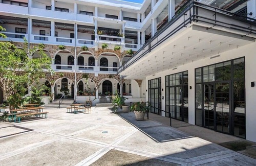 Juan Diaz Apartamento | w* | Monochrome Loft in Santa Ana