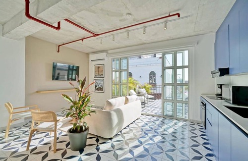Casco Viejo Apartamento | w Splendid 2BR With Terrace in Plaza Herrera