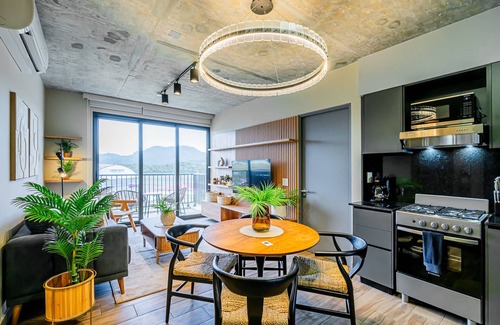 Panama City Apartamento | w Trendy 2BR w Balcony in the Heart of Centriqo