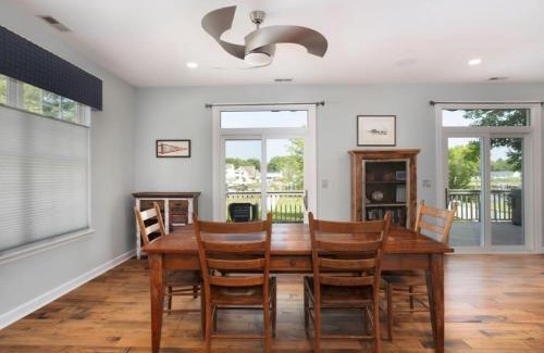 Chester Casa | Wade a Minute Chester