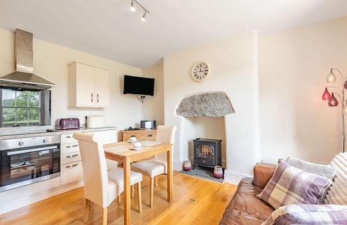 Bala Cabaña | WAEDOG BACH, romántica, con un jardín en Rhos-Y-Gwaliau, Ref 938197
