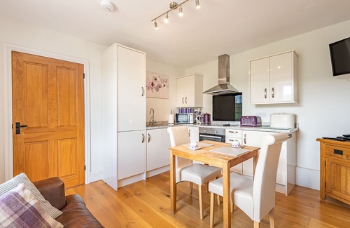 Bala Cabaña | WAEDOG BACH, romántica, con un jardín en Rhos-Y-Gwaliau, Ref 938197