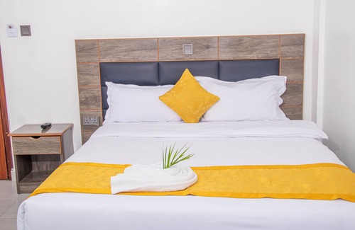 Biashara Hotel | WAFFLES SUITES