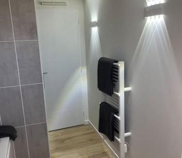 Chasse-sur-Rhone Apartamento | WAGNER’studio BALNÉO’terrasse au calme