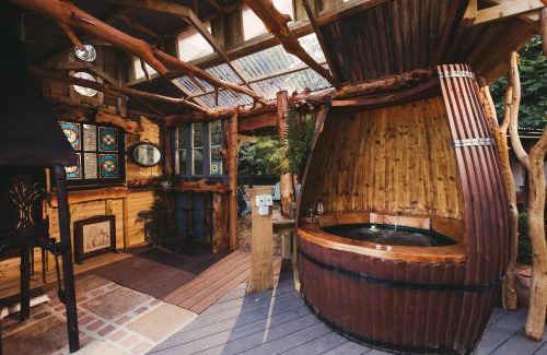 Alton Cabina | Wagon in the Woods