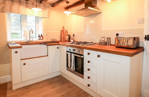Middleton Cabaña | WAGS COTTAGE, family friendly, with open fire in Wirksworth