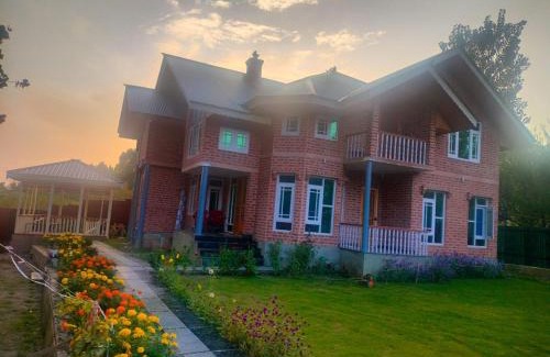 Gulmarg Casa | Wahab's INN - riverside cottage