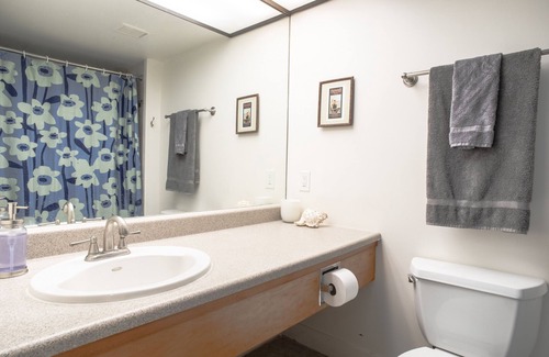 Hilo Condominio | Waiakea Villas 4329 Condo by RedAwning