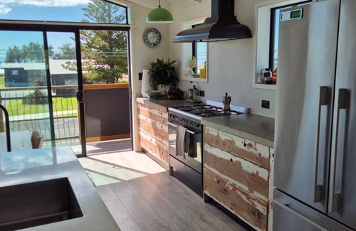Waihi Beach Casa | Waihi Beach Wowzer: Spacious & Stylish Retreat with Sea Views & beach proximity!