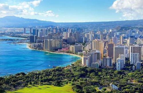 Waikiki Apartamento | Waikiki Banyan High Level Condo with Sea Views & Resort Amenities condo