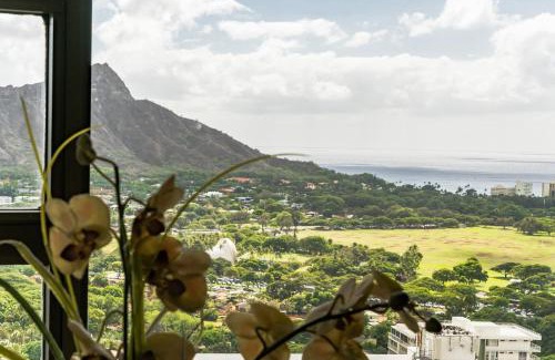 Waikiki Apartamento | Waikiki Banyan High Level Condo with Sea Views & Resort Amenities condo