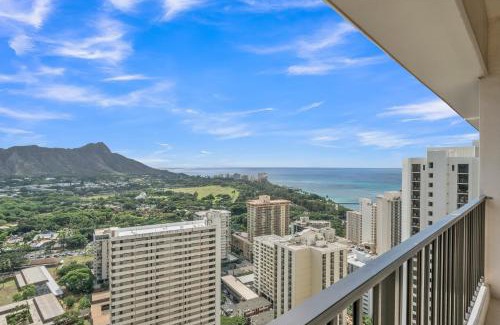 Waikiki Apartamento | Waikiki Banyan High Level Condo with Sea Views & Resort Amenities condo
