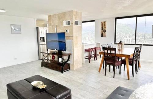 Waikiki Apartamento | Waikiki Ocean View Penthouse 2/2 bdr/bath