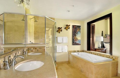 Wailua Apartamento | Waipouli Beach Resort Exquisite Ocean Front Condo in Oceanfront H Building Sleeps 8 AC Pool