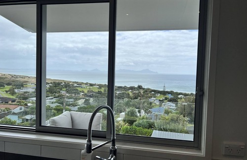 Waipu Cove Casa | Waipu Cove Beach Bach, stunning ocean views and 5 mins walk to the beach