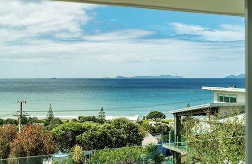 Waipu Cove Casa | Waipu Cove Beach Bach, stunning ocean views and 5 mins walk to the beach