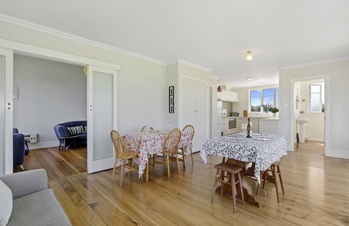 Waipu Casa | Waipu Dunes - with Spa Waterfront walk to the beach. Pet-Friendly! Waipu Cove
