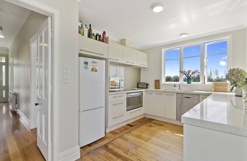 Waipu Casa | Waipu Dunes - with Spa Waterfront walk to the beach. Pet-Friendly! Waipu Cove