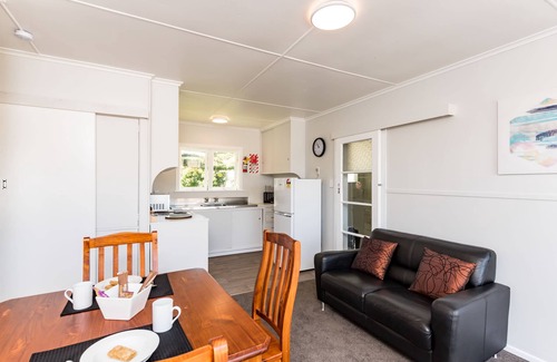 Paihia Cabina | Waitangi Beach Bach 30A