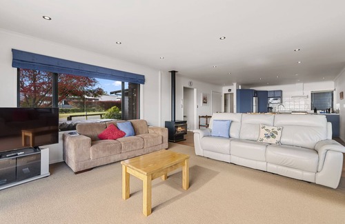 Tauranga Taupo Casa | Waitetoko Waterfront - Waitetoko Holiday Home