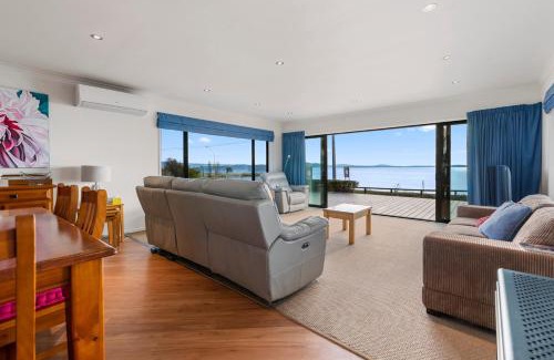Waitetoko Casa | Waitetoko Waterfront - Waitetoko Holiday Home