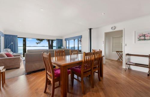 Waitetoko Casa | Waitetoko Waterfront - Waitetoko Holiday Home