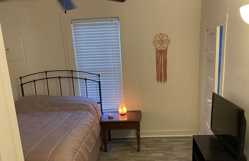 Carbondale Casa | Wake and Bake Bud and Breakfast