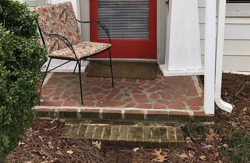 Winston - Salem Cabaña | Área de Wake Forest. Justo a la derecha-2BR, ubicación boscosa, capacidad para 5. Linda.