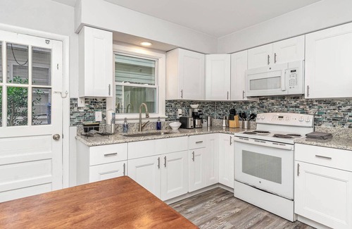 Northeast Virginia Beach Casa | Wake Forest Bungalow - Suite B