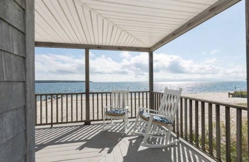 New Suffolk Cabaña | Wake up on the Beach