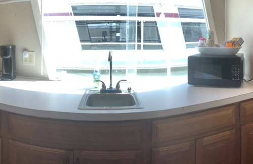 Port Clinton Alquiler De Eote | Wake up ON the lake.. Good to Go!