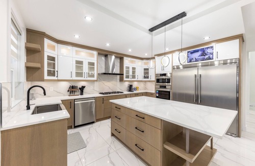 Bear Mountain Resort Casa | “Wake up to endless horizons—where ocean waves meet city lights.”