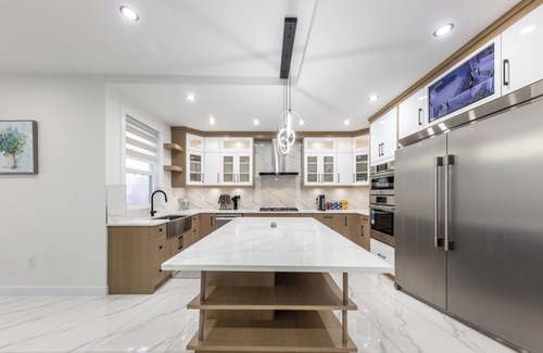 Bear Mountain Resort Casa | “Wake up to endless horizons—where ocean waves meet city lights.”