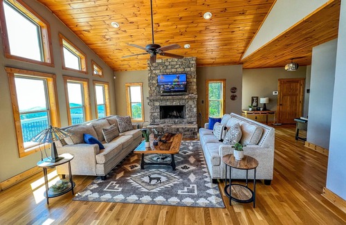 Todd Cabina | Your Perfect Cabin Stay at Panoramic Point Is Just a Click Away!
