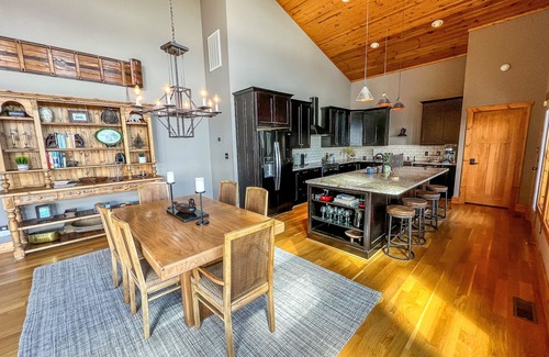 Todd Cabina | Your Perfect Cabin Stay at Panoramic Point Is Just a Click Away!