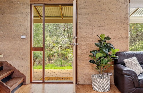 Quedjinup Cabaña | Wake up to serenity, kangaroos & rural views.