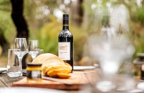 Quedjinup Cabaña | Wake up to serenity, kangaroos & rural views.