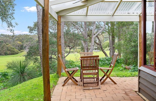 Quedjinup Cabaña | Wake up to serenity, kangaroos & rural views.