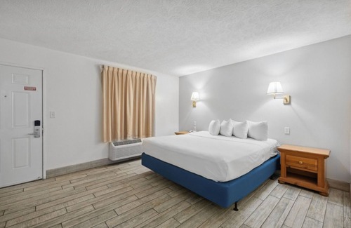 Panama City Beach Hotel | Wake Up to the Sound of Waves – Gorgeous Beachfront Stay, Free Parking