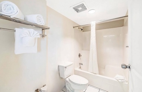 Panama City Beach Hotel | Wake Up to the Sound of Waves – Gorgeous Beachfront Stay, Free Parking