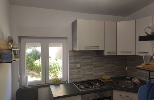 Lukovo Apartamento | Wake up to the sound of the waves: Apartment a step away from the beach!