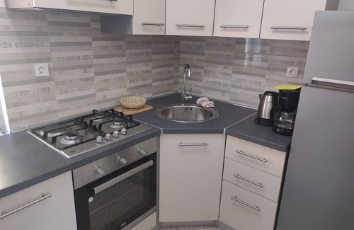 Lukovo Apartamento | Wake up to the sound of the waves: Apartment a step away from the beach!