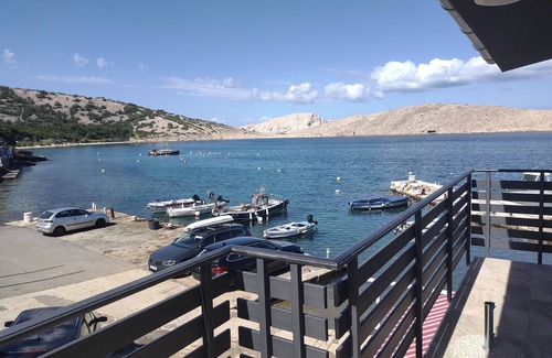 Lukovo Apartamento | Wake up to the sound of the waves: Apartment a step away from the beach!