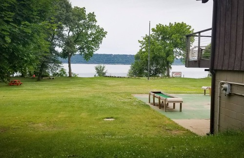 Pepin Cabina | Wake up to views of Lake Pepin & enjoy beachfront access + waterfront amenities