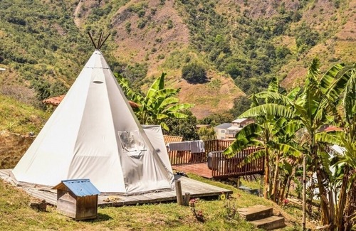 California Cabina | Despierta con vista a las montañas desde nuestro Hostal Las Valkirias