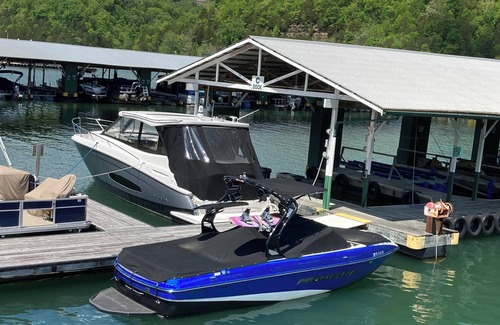 Byrdstown Alquiler De Eote | Wakeboarding boat with me as a driver.