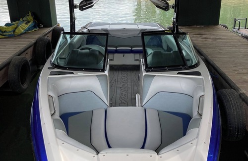 Byrdstown Alquiler De Eote | Wakeboarding boat with me as a driver.